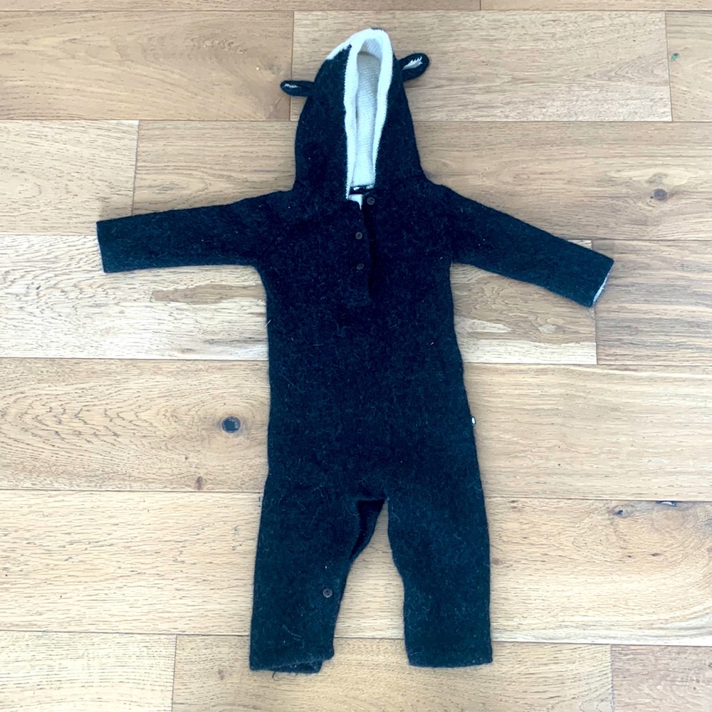 Oeuf Little Skunk Suit